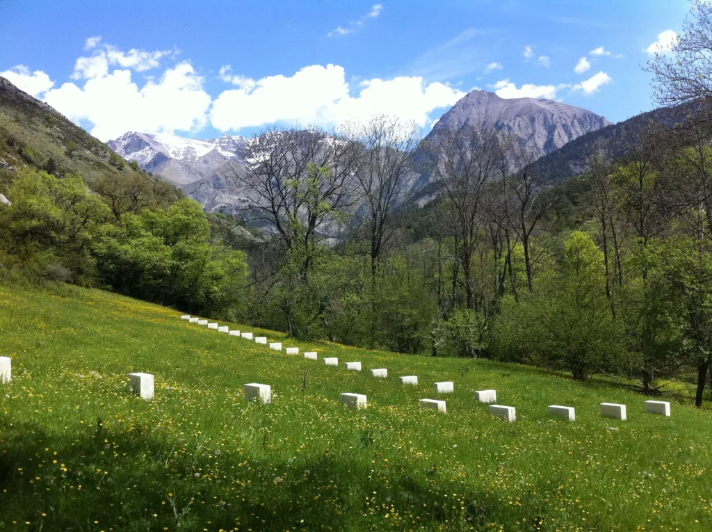 Richard Nonas edge stones, les hameaux abandonnés