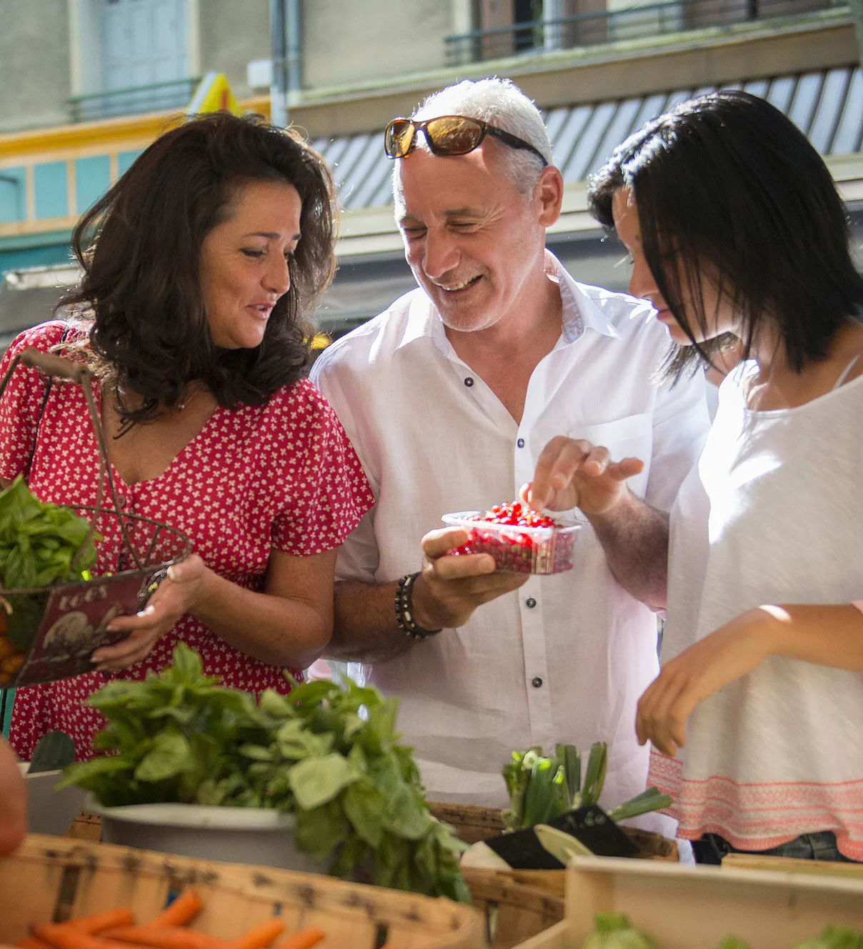 In front of the stalls of the Digne les Bains market to meet the producers