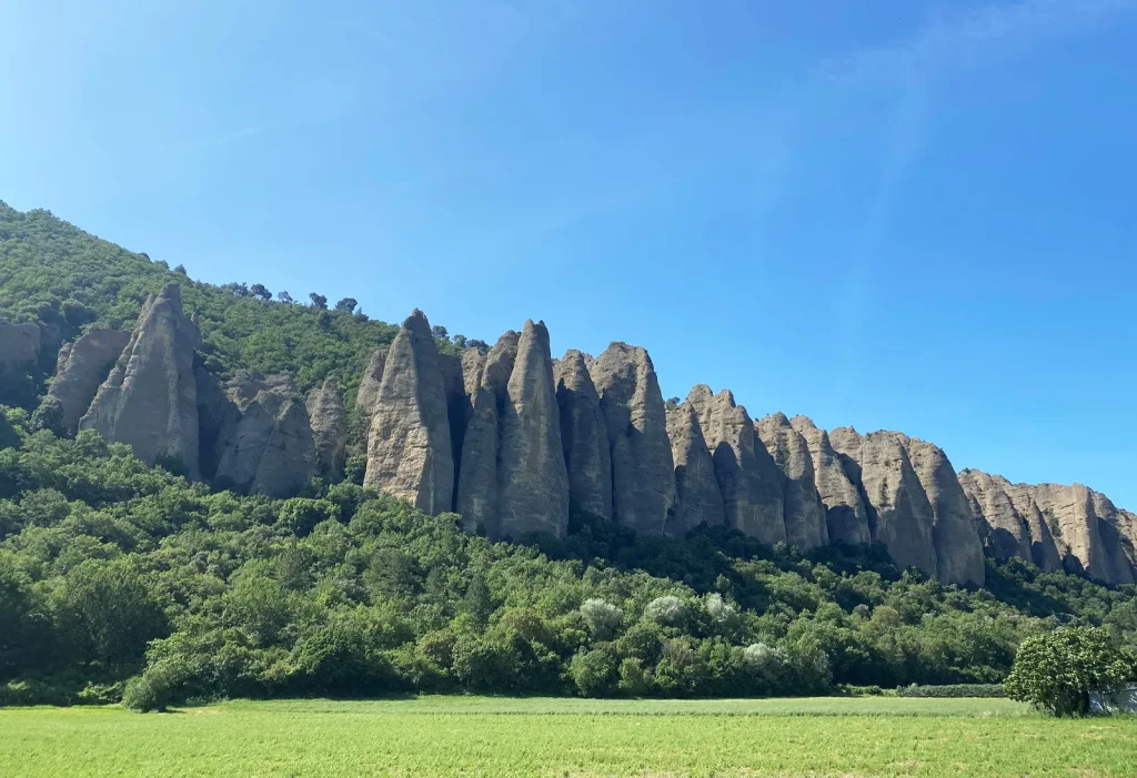 Blick auf die Büßer von Les Mées