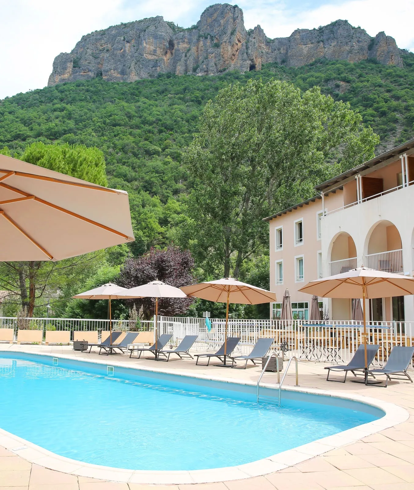 Swimming pool at the Refuge des Sources, hotel in Digne les Bains close to the thermal establishment