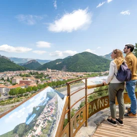 Vue sur Digne depuis le sentier aménagé de Caguerenard