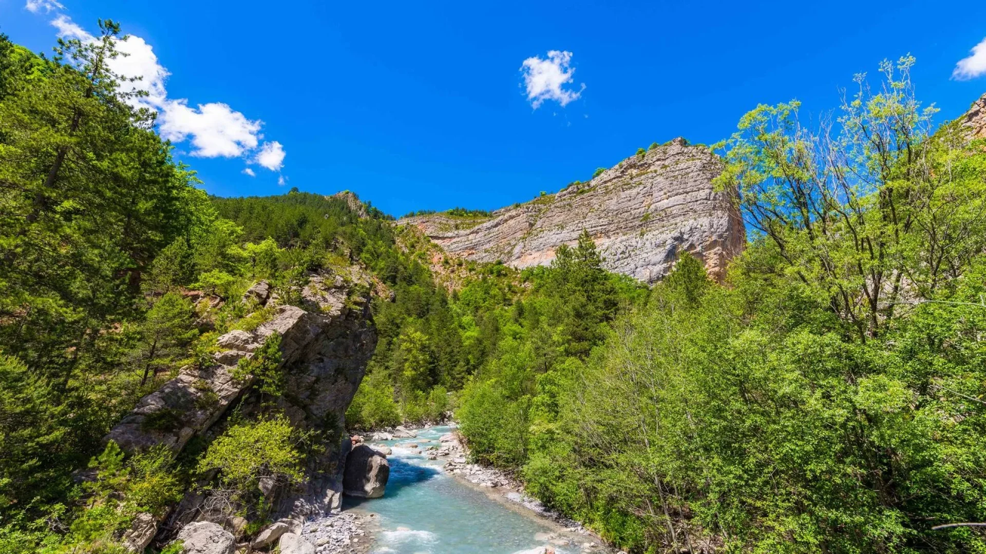 La vallée du Bès, direction les clues de Barles