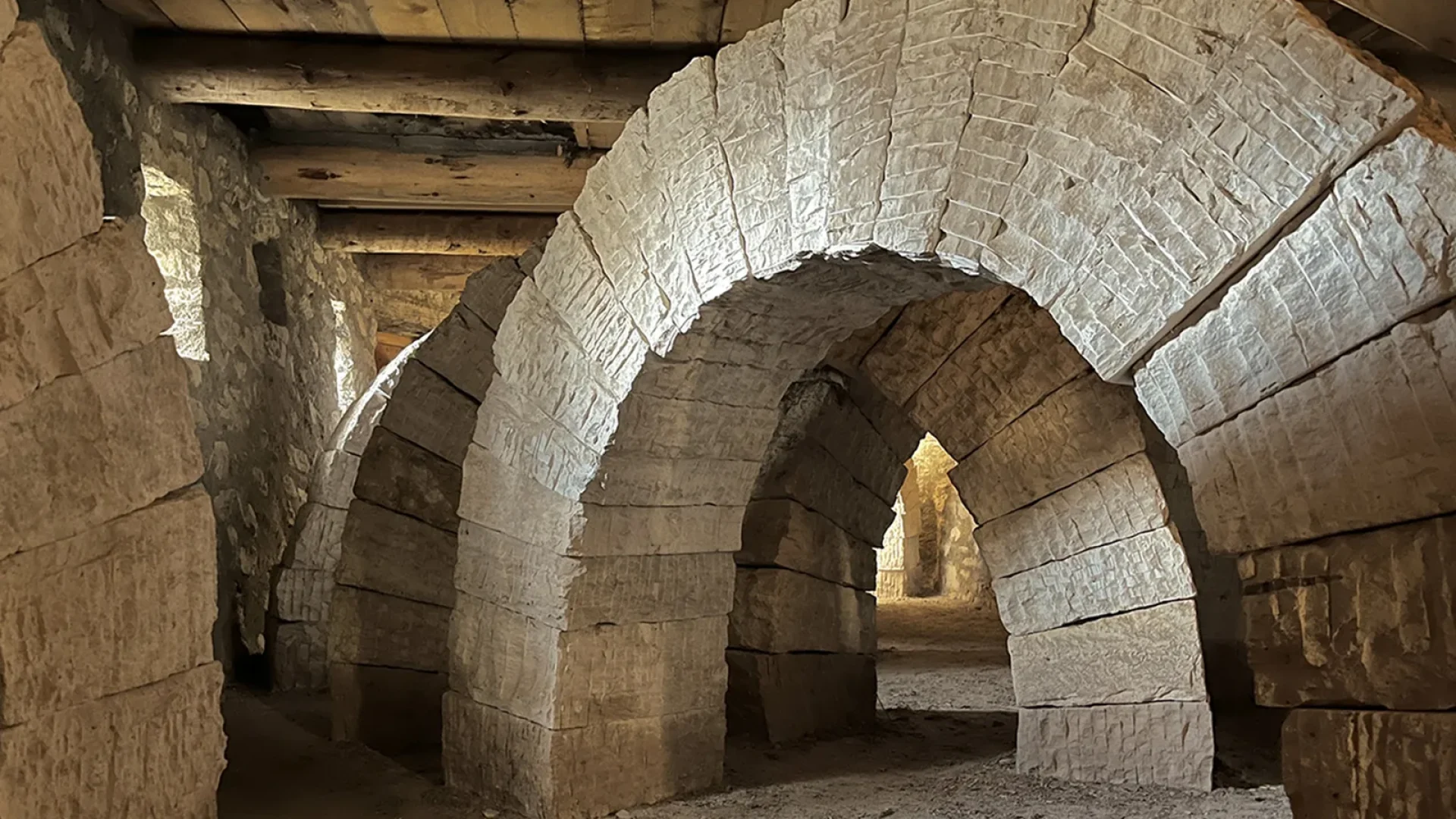 Vue intérieure de la Ferme Belon à Draix, Refuge d'Art