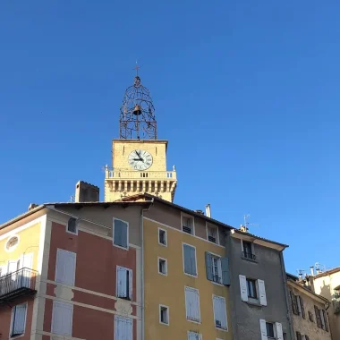Vue sur le campanile de la Cathédrale Saint Jérome à Digne les Bains
