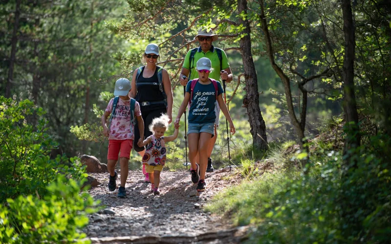 Randonnée en famille dans les clues de Barles