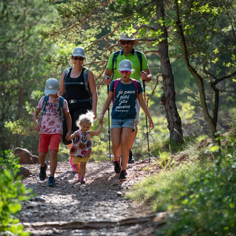 Randonnée en famille dans les clues de Barles