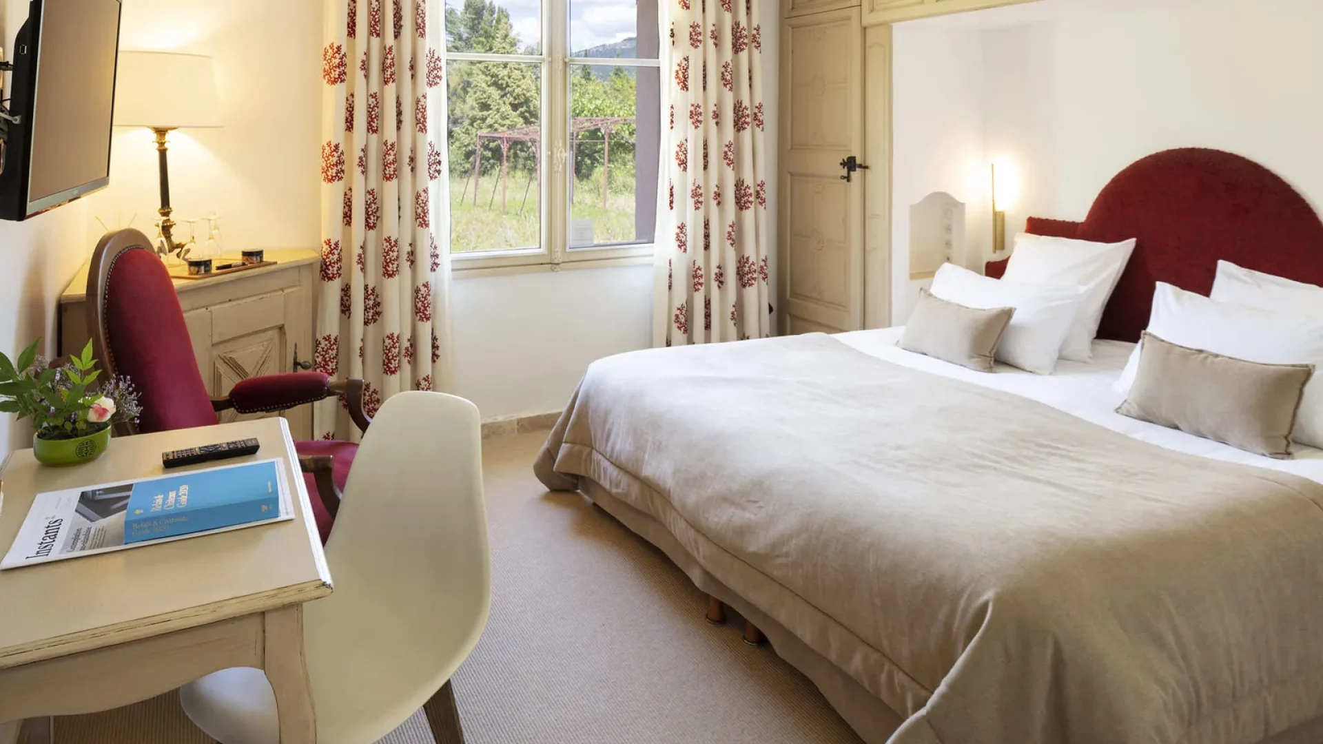 La Bonne Etape, chambre d'hôtel à Chateau Arnoux