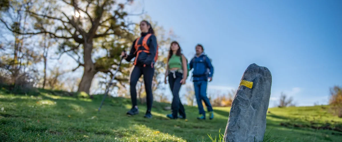 Hiking in old Esclangon within the UNESCO Geopark of Haute Provence