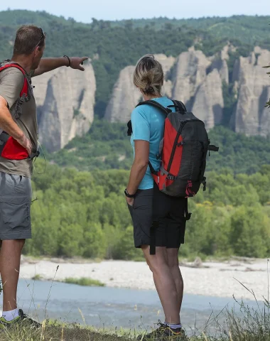 Wanderung mit Blick auf den UNESCO-Geopark Mées penitents der Haute Provence