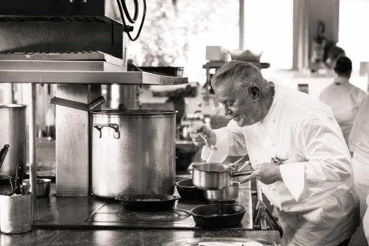 Chefkoch Jany Gleize im Restaurant La Bonne Etape in Chateau-Arnoux in der Haute Provence