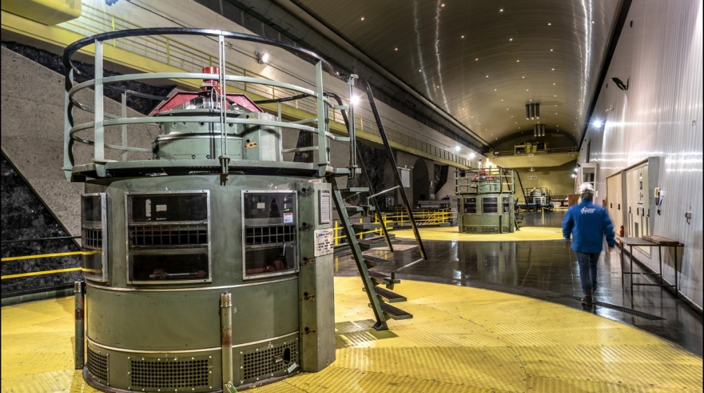 Visite de la centrale hydroélectrique du barrage de Serre-Ponçon.