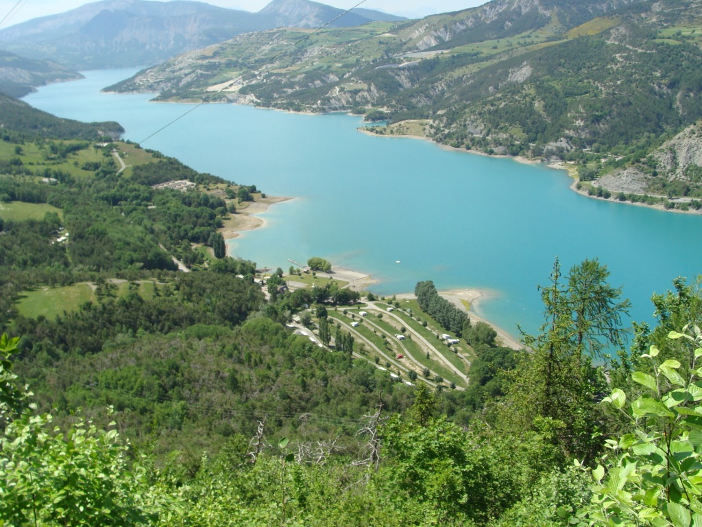 Retenue de Serre-Ponçon barrage EDF Hautes Alpes