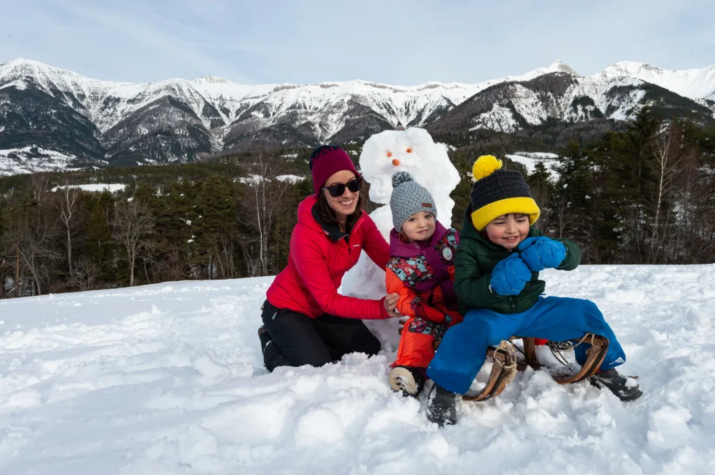 Enfants bonhomme de neige au Grand Puy