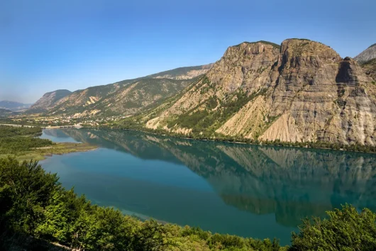 Retenue de Serre-Ponçon barrage EDF Hautes Alpes