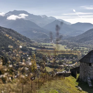 Village ed Seyne les Alpes, vu du fort Vauban en automne